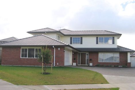 Photo of property in 17 Speyside Crescent, Flat Bush, Auckland, 2016