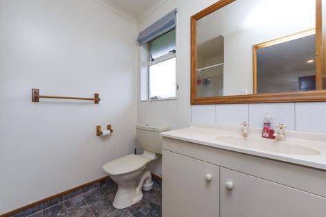 Photo of property in 27 Greenwood Place, Fitzherbert, Palmerston North, 4410