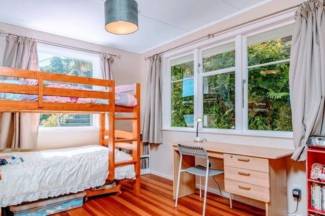 Photo of property in 36 Rakeiora Grove, Korokoro, Lower Hutt, 5012