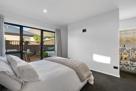 Photo of property in 13 Howden Drive, Jacks Point, 9371