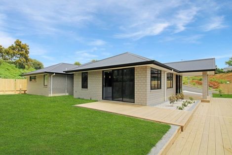 Photo of property in 2 Frederick Place, Whalers Gate, New Plymouth, 4310