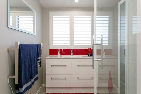 Photo of property in 2 Golders Place, Richmond Heights, Taupo, 3330