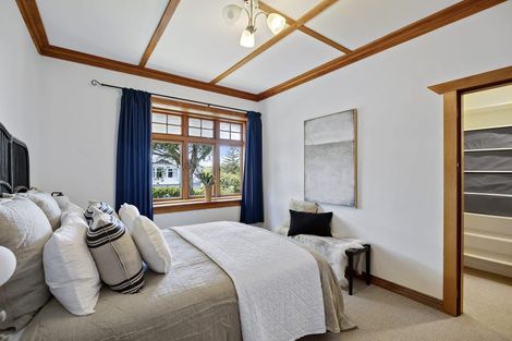 Photo of property in 32 Cutfield Road, New Plymouth, 4310