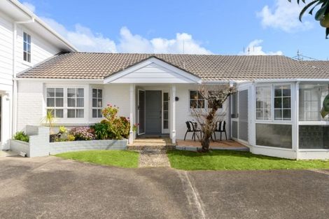 Photo of property in 2/8 Pierce Road, Milford, Auckland, 0620