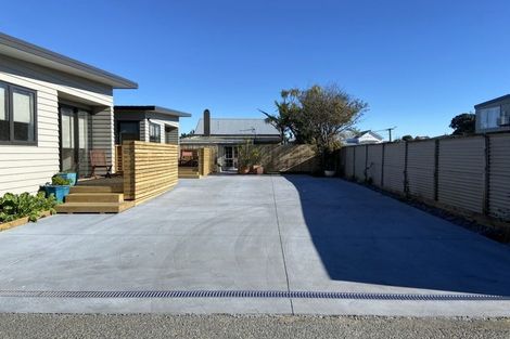 Photo of property in 33 Belt Road, Moturoa, New Plymouth, 4310