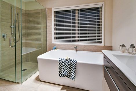 Photo of property in 16 Helenvale Crescent, Pokeno, 2402