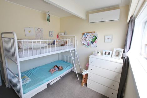 Photo of property in 94 Exmouth Road, Northcote, Auckland, 0627