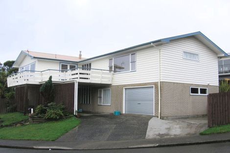 Photo of property in 32 Fitzpatrick Street, Newlands, Wellington, 6037