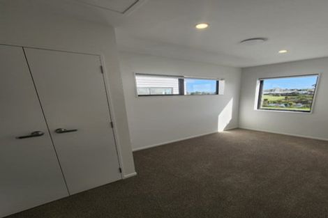 Photo of property in 16 Te Napi Drive, Takanini, 2112