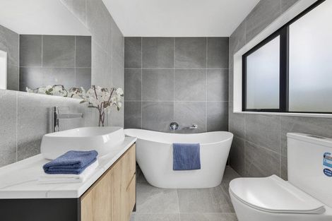 Photo of property in 2a Ballyalton Crescent, Flat Bush, Auckland, 2019