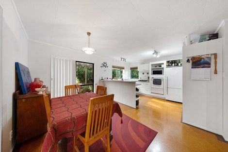 Photo of property in 215 Kaipara Road, Papakura, 2582