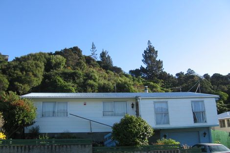 Photo of property in 22 Tiroiti Grove, Stokes Valley, Lower Hutt, 5019