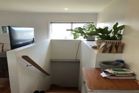 Photo of property in 17 Vandeleur Avenue, Birkdale, Auckland, 0626