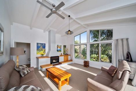 Photo of property in 7 Mcfarlane Street, Oakura, 4314