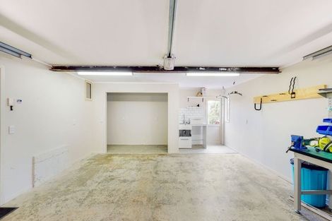 Photo of property in 9 Bennett Grove, Newlands, Wellington, 6037