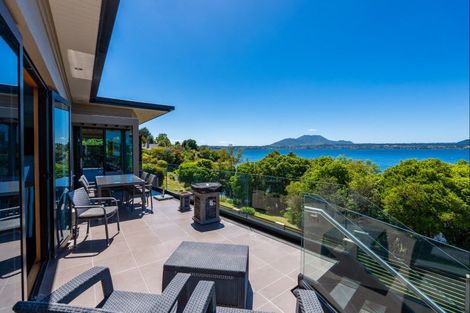 Photo of property in 809 Acacia Bay Road, Acacia Bay, Taupo, 3330