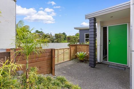 Photo of property in 10e Long Place, Frankleigh Park, New Plymouth, 4310
