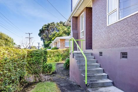 Photo of property in 27 Seaview Road, Marfell, New Plymouth, 4310