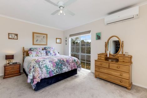 Photo of property in 88 Buscomb Avenue, Henderson, Auckland, 0610