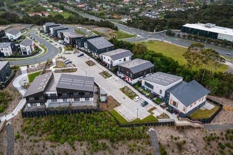 Photo of property in 2/3 Parapara Place, Albany, Auckland, 0632