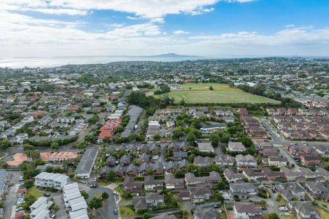 Photo of property in 8/37 Fields Parade, Oteha, Auckland, 0632
