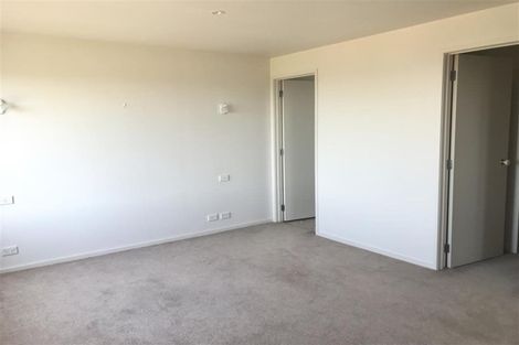 Photo of property in 5 Shearwater Rise, Rothesay Bay, Auckland, 0630