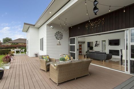 Photo of property in 33 Oceana Drive, Welcome Bay, Tauranga, 3175