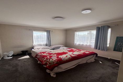 Photo of property in 8 Dainton Place, New Lynn, Auckland, 0600