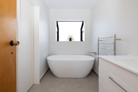 Photo of property in 8b Tukes Place, Greenmeadows, Napier, 4112