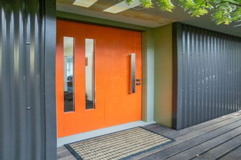 Photo of property in 58 Laingholm Drive, Laingholm, Auckland, 0604