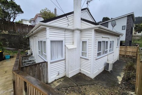 Photo of property in 22 Hampton Hill Road, Tawa, Wellington, 5028