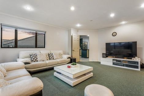 Photo of property in 28 Carnelian Court, Westgate, Auckland, 0614