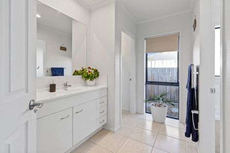 Photo of property in 27 Sarah Place, Papamoa Beach, Papamoa, 3118