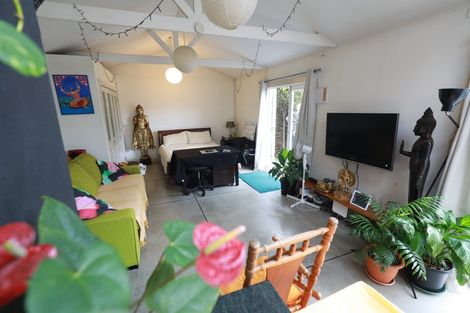 Photo of property in 1/16 Arahoe Road, New Lynn, Auckland, 0600