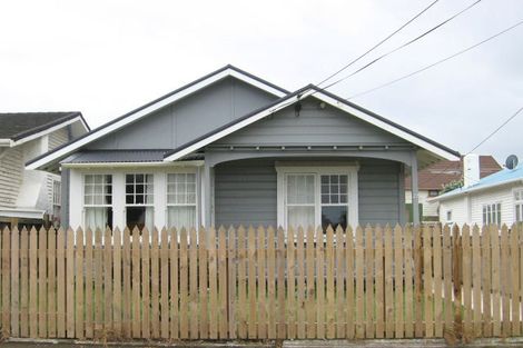 Photo of property in 27 Apu Crescent, Lyall Bay, Wellington, 6022