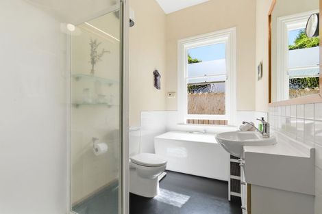 Photo of property in 500 Evans Bay Parade, Hataitai, Wellington, 6021