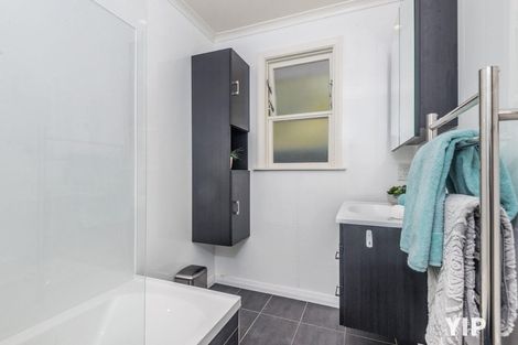 Photo of property in 11 Link Road, Newlands, Wellington, 6037