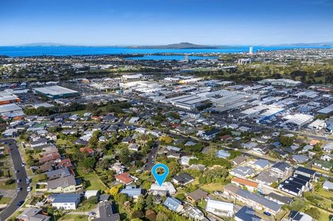 Photo of property in 1/14 Roband Avenue, Glenfield, Auckland, 0629