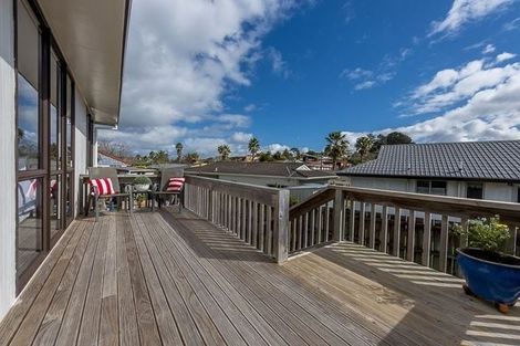 Photo of property in 30 Caribbean Drive, Unsworth Heights, Auckland, 0632