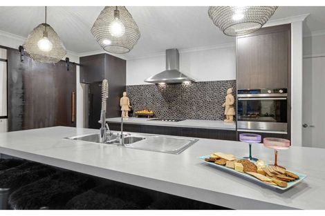 Photo of property in 10 Cooke Farm Grove, Waiwhakaiho, New Plymouth, 4312