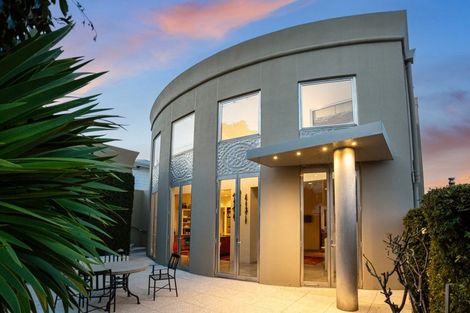 Photo of property in 6 Wesley Road, Kelburn, Wellington, 6012