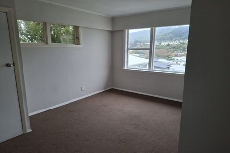 Photo of property in 18 Ranui Terrace, Tawa, Wellington, 5028