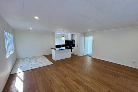 Photo of property in 14 Riserra Drive, Ranui, Auckland, 0612