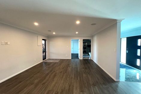 Photo of property in 15 Carn Place, Weymouth, Auckland, 2103