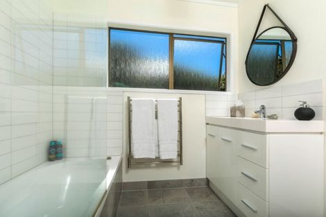 Photo of property in 34a Glenelg Road, Red Beach, 0932