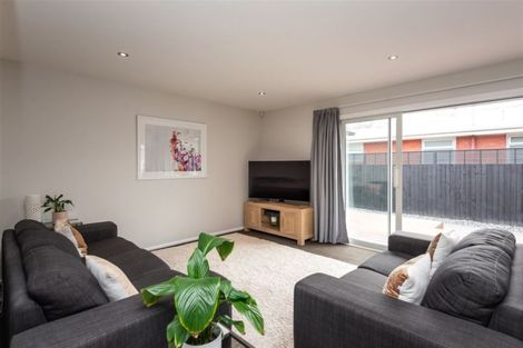 Photo of property in 28 Woodford Terrace, Ilam, Christchurch, 8053