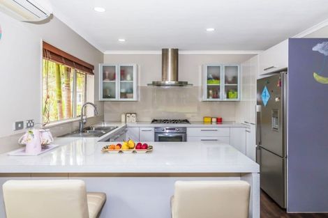 Photo of property in 31 Kate Sheppard Avenue, Torbay, Auckland, 0630