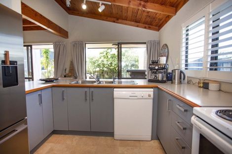 Photo of property in 202 Beverley Terrace, Whangamata, 3620