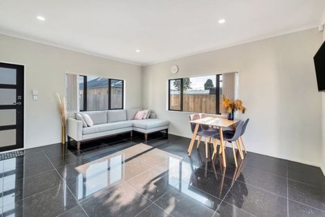 Photo of property in 3a Edwards Avenue, Henderson, Auckland, 0610