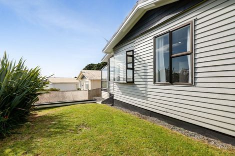 Photo of property in 115 Mangorei Road, Merrilands, New Plymouth, 4312